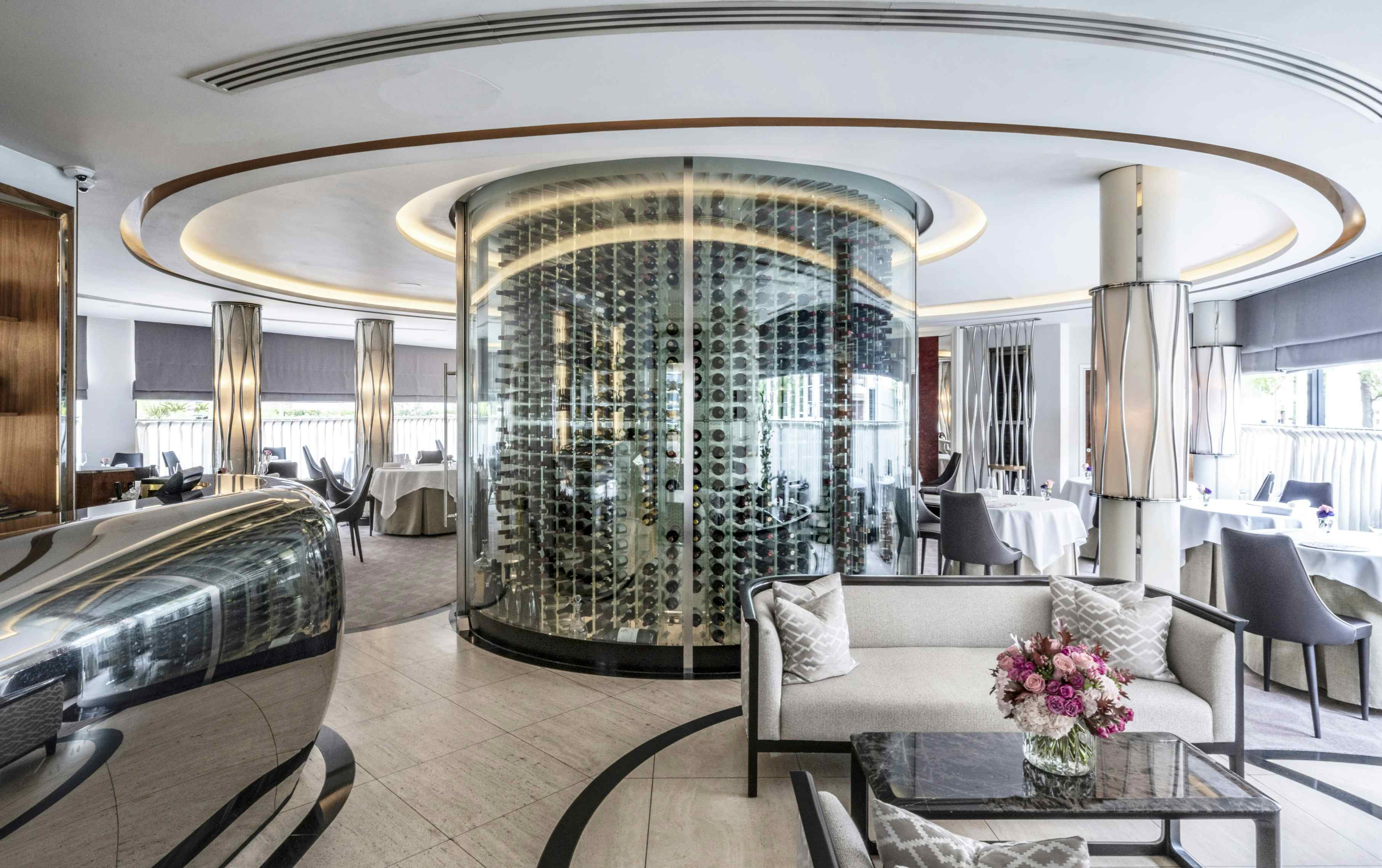 Exclusive Hire, Pétrus